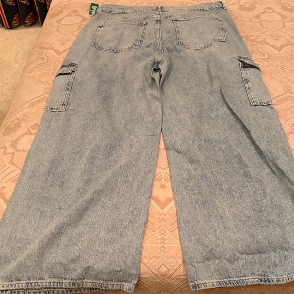 GAP Light Wash High Rise Wide Leg Denim Cargo Pants/NWT/16-33R - Picture 8 of 11